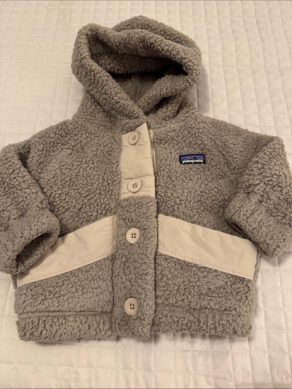 Patagonia fleece hoodie with front pockets 18 months